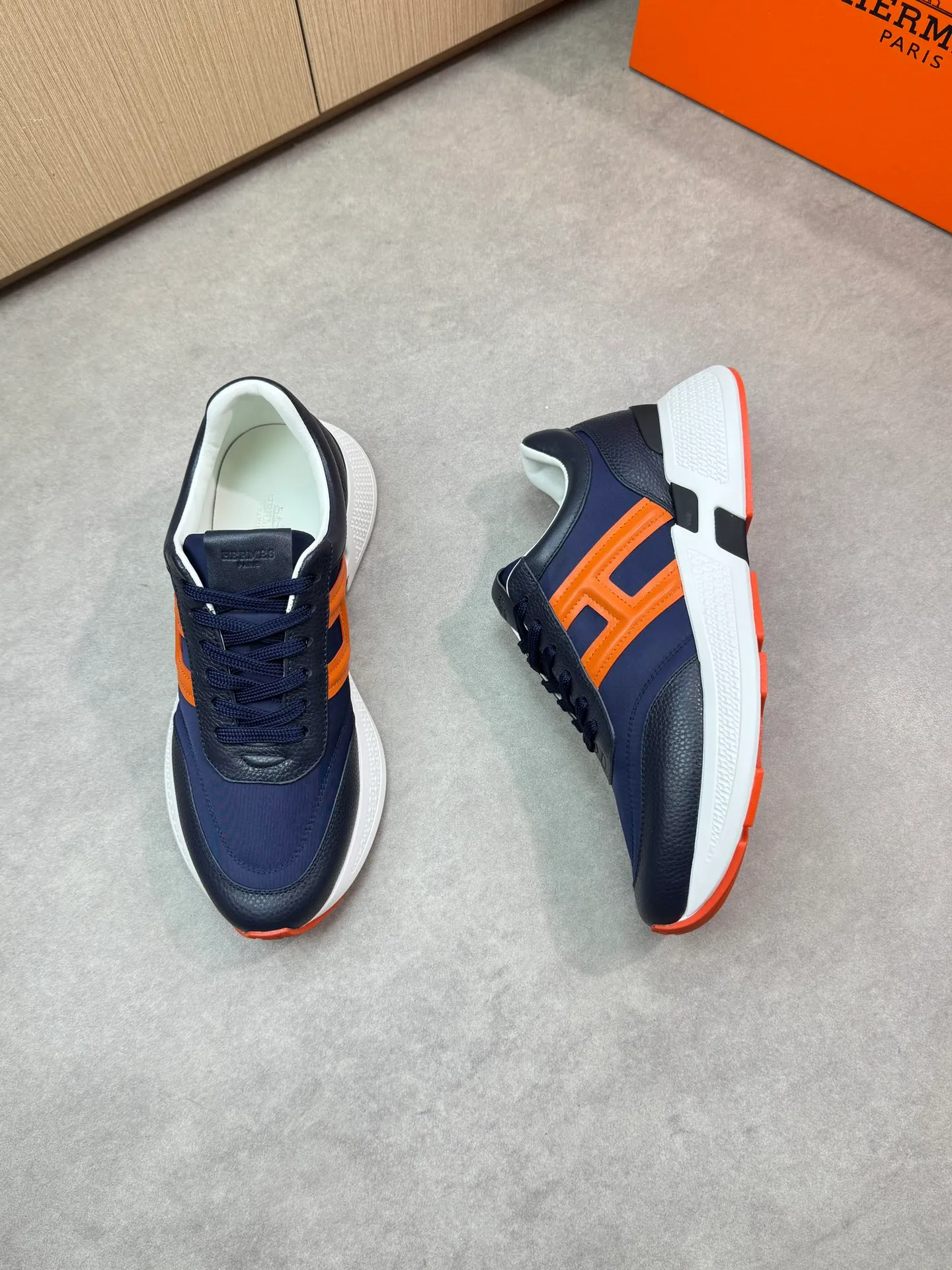 [HERMES] Hermès men's shoes 💰520💰 - high-end quality original items 🔍🔍🔍 casual sports shoes - upper: 🔝 pebbled calfskin, brand high mercerized canvas, body sewn with brand ´H´ totem, tongue brand logo cloth label - lining: water-dyed cowhide -Outsole: Ultra-light T men's shoes 💰U foam·rubber; two-color molded outsole -Ultra-high quality control·Fine workmanship: highlighted (high-end·luxury·grade) -Size: 39-44 (38, 45, can be customized)